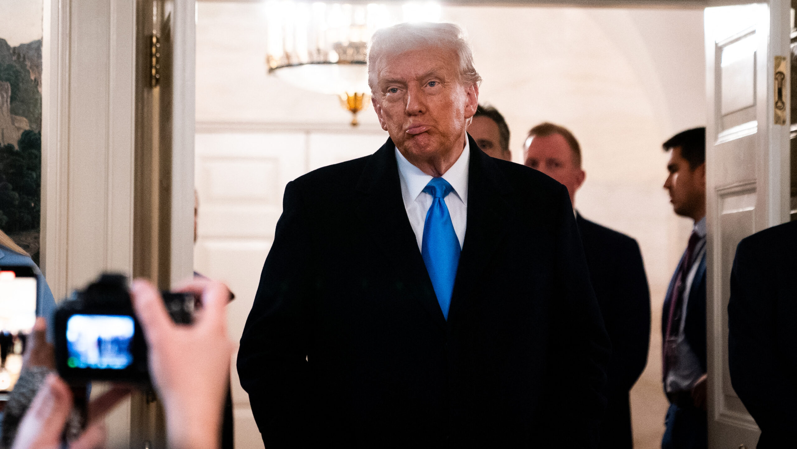 Trump bejelenti az „azonnali” Ukrajna Békebeszélgetéseket, és sokkban hagyja Európát