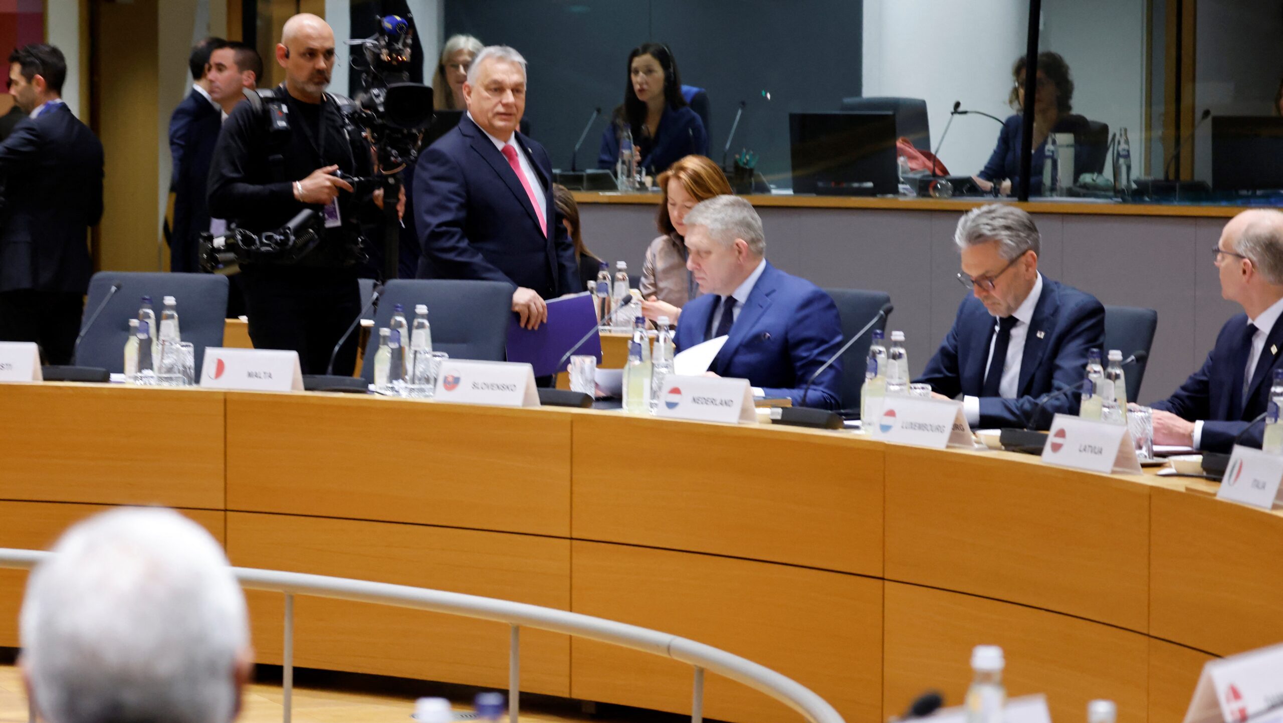 Orbán miniszterelnök: "Az Egyesült Államoknak hatalma van, az EU -nak nincs"