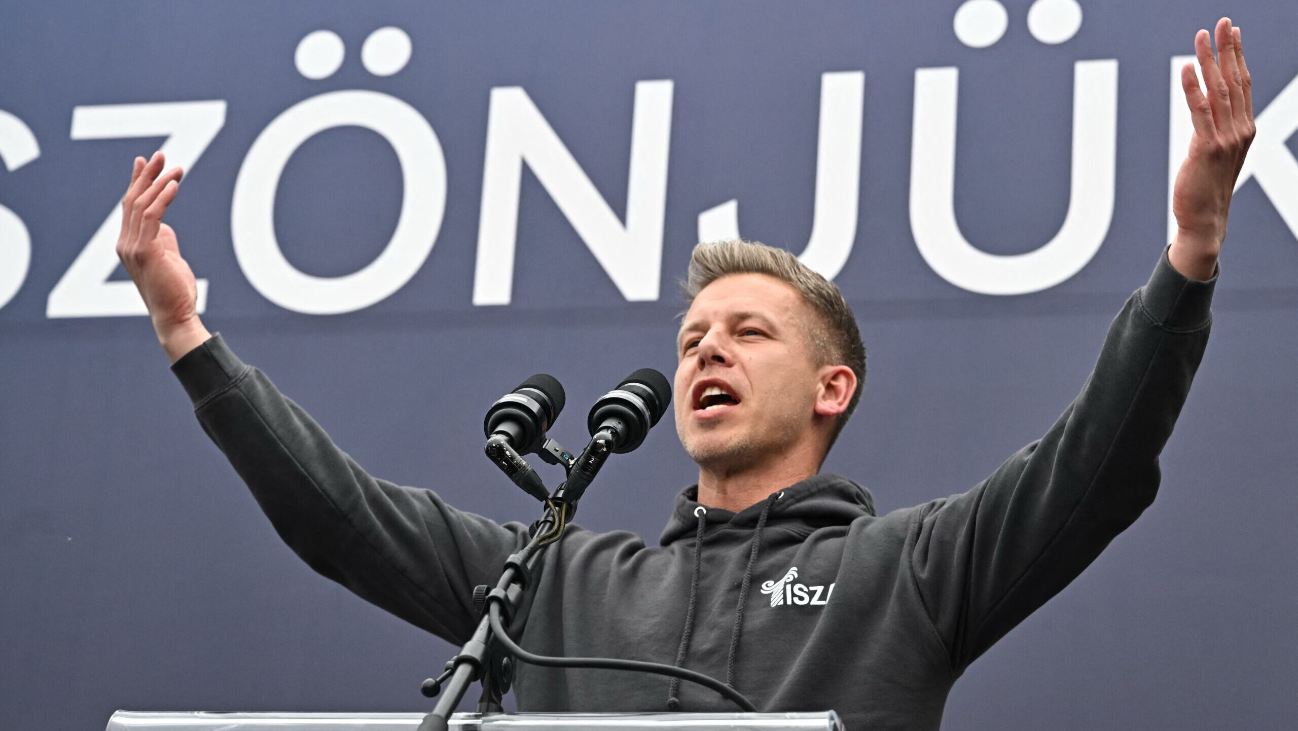 Az ellenzéki vezető Magyar manipulált videót használva, hogy Orbánot kenjék Ukrajna felett