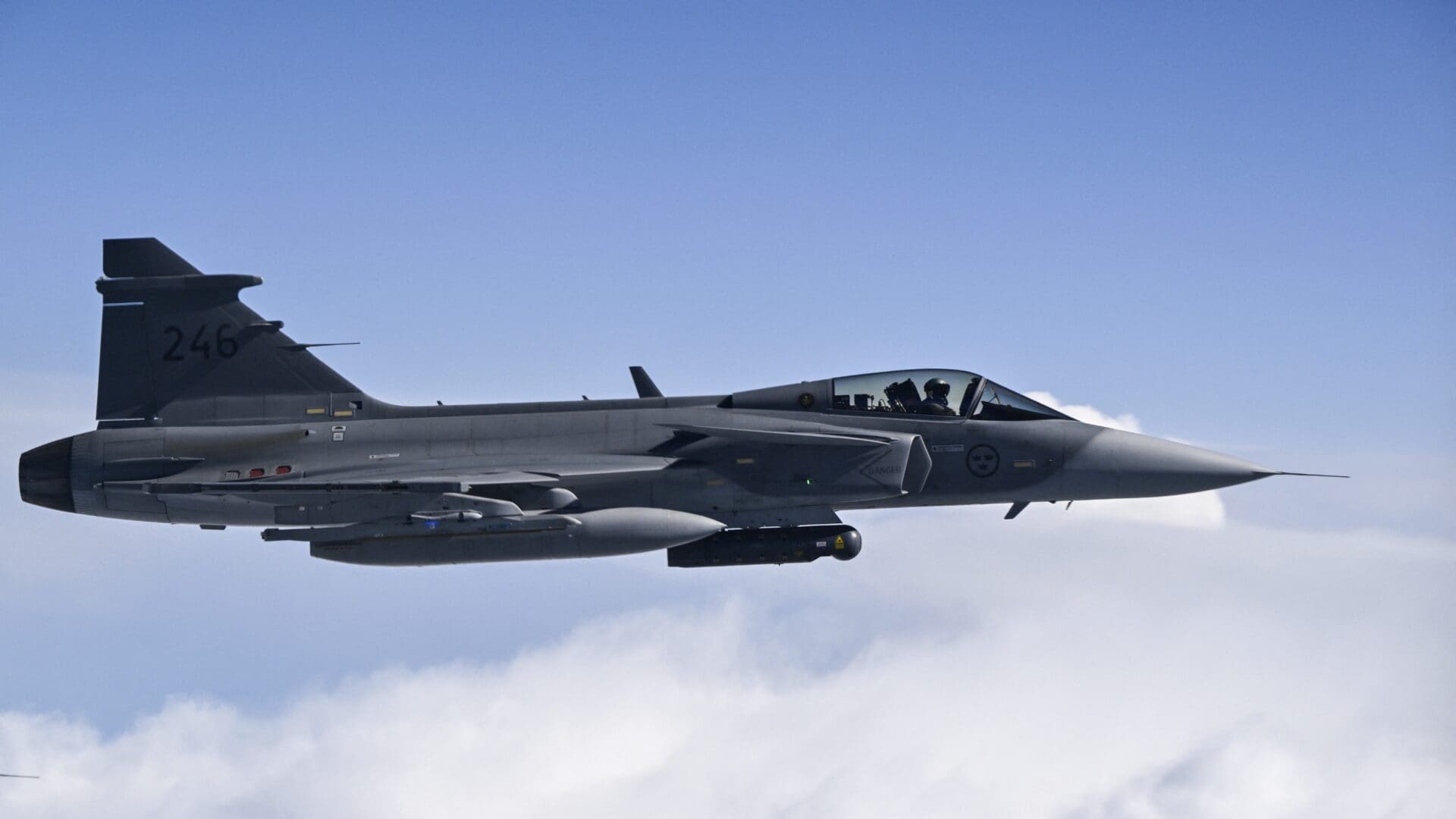 Magyar mérnökök, hogy csatlakozzanak a Gripen Fighter Jet fejlesztéshez az új Saab Center -en keresztül