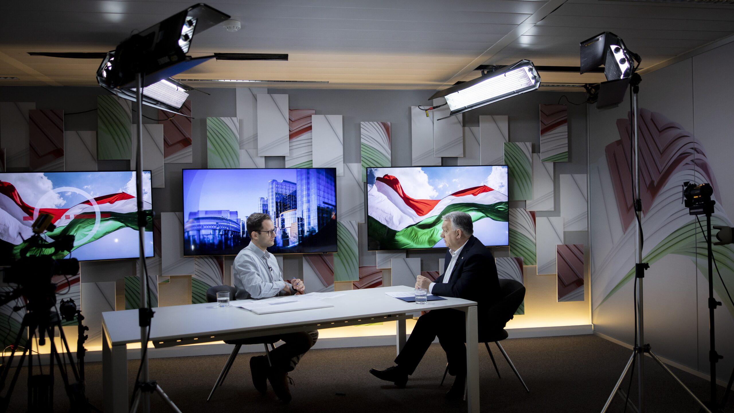 Orbán Slams EU tervei és háztartási ellenzéke a legújabb rádióinterjúban