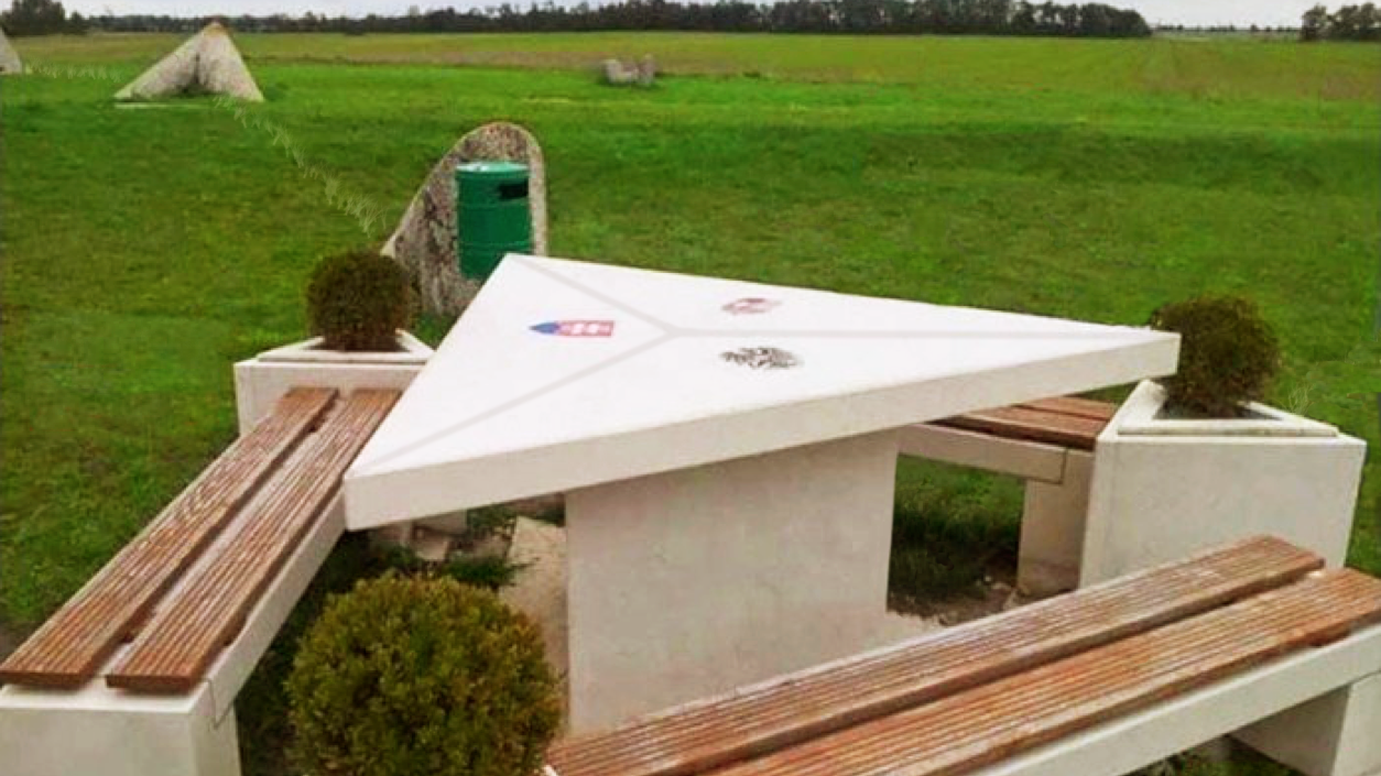 Piknikasztal Magyarországon - Austria - Slovakia Border vírusos az X -en