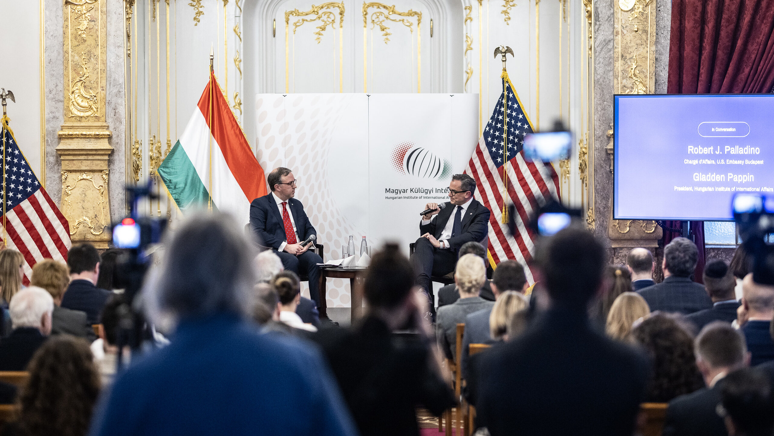 USA, Magyarország arra készteti, hogy a Trump - Orbán Bond „arany” gyümölcseit élvezze
