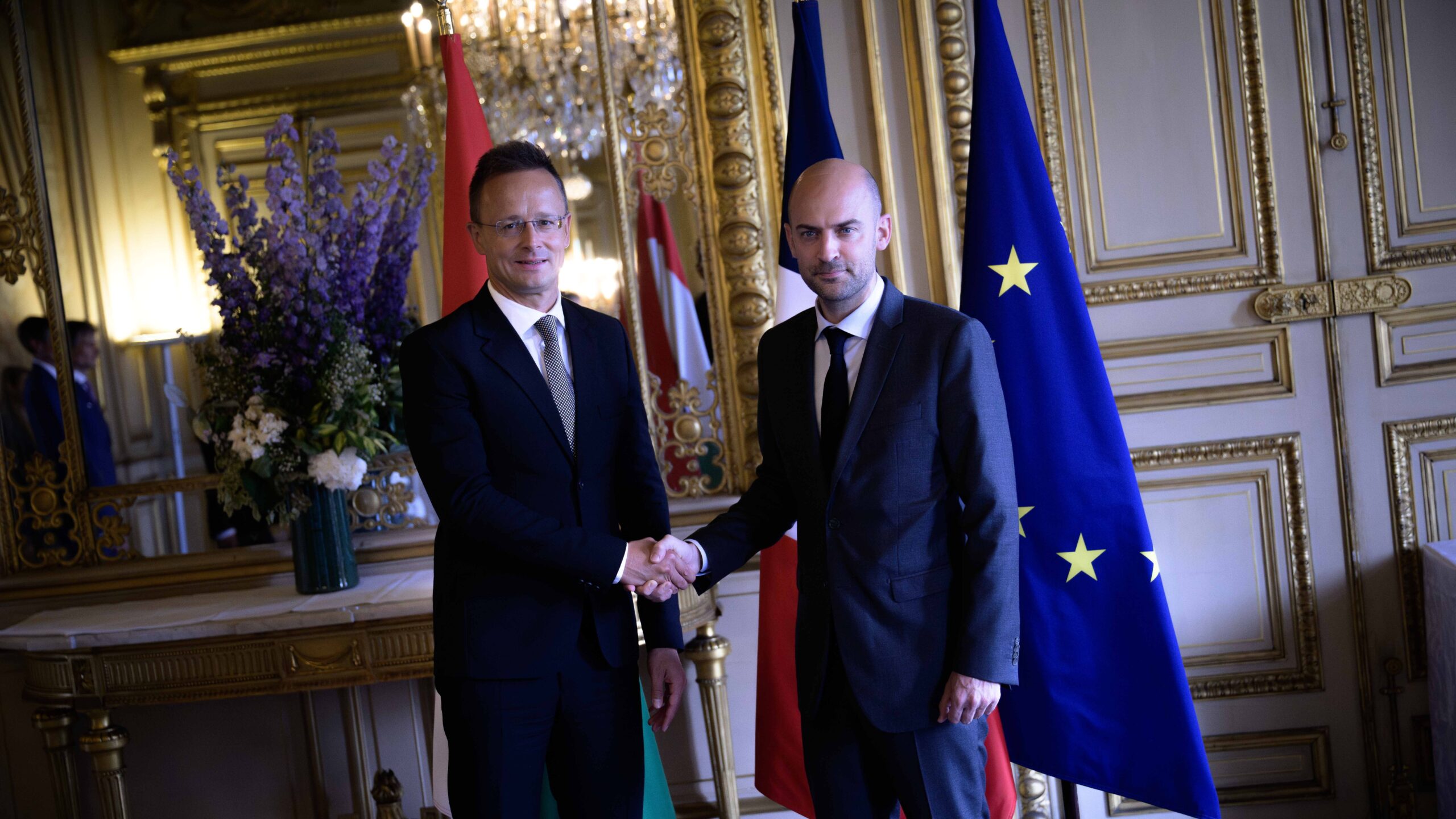 Magyarország megerősíti a kulcsfontosságú szövetségeket Franciaországgal az atomenergia és a védelem területén