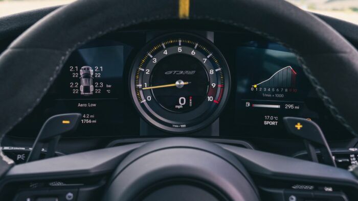 3 700x394 Repülőbajutók