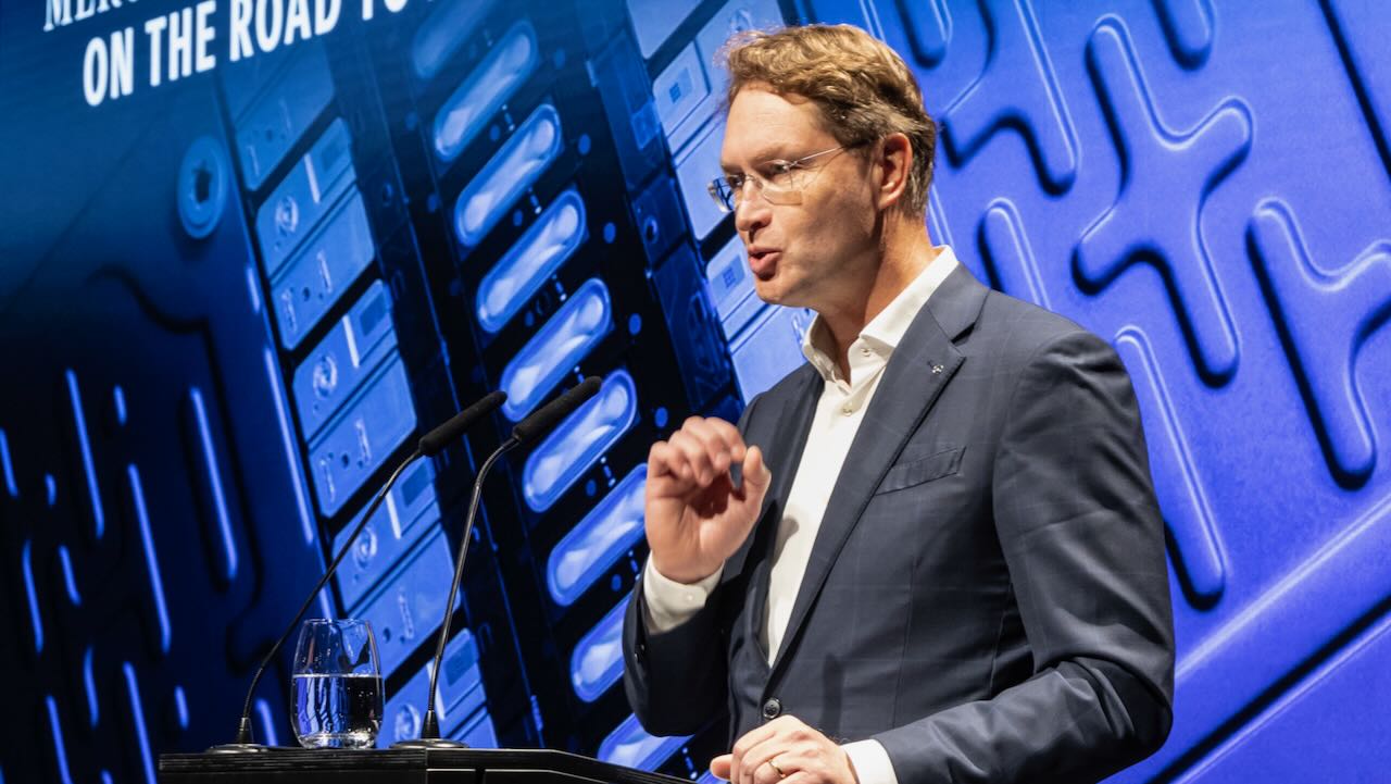 A Mercedes-Benz vezérigazgatója attól tart, hogy összeomlik az európai autópiac az égésű motorok 2035-es tilalmáról.