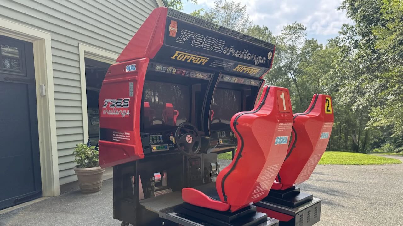 A Sega Ferrari F355 Challenge, a 90 -es években forradalmasított árkád -szimulátor
