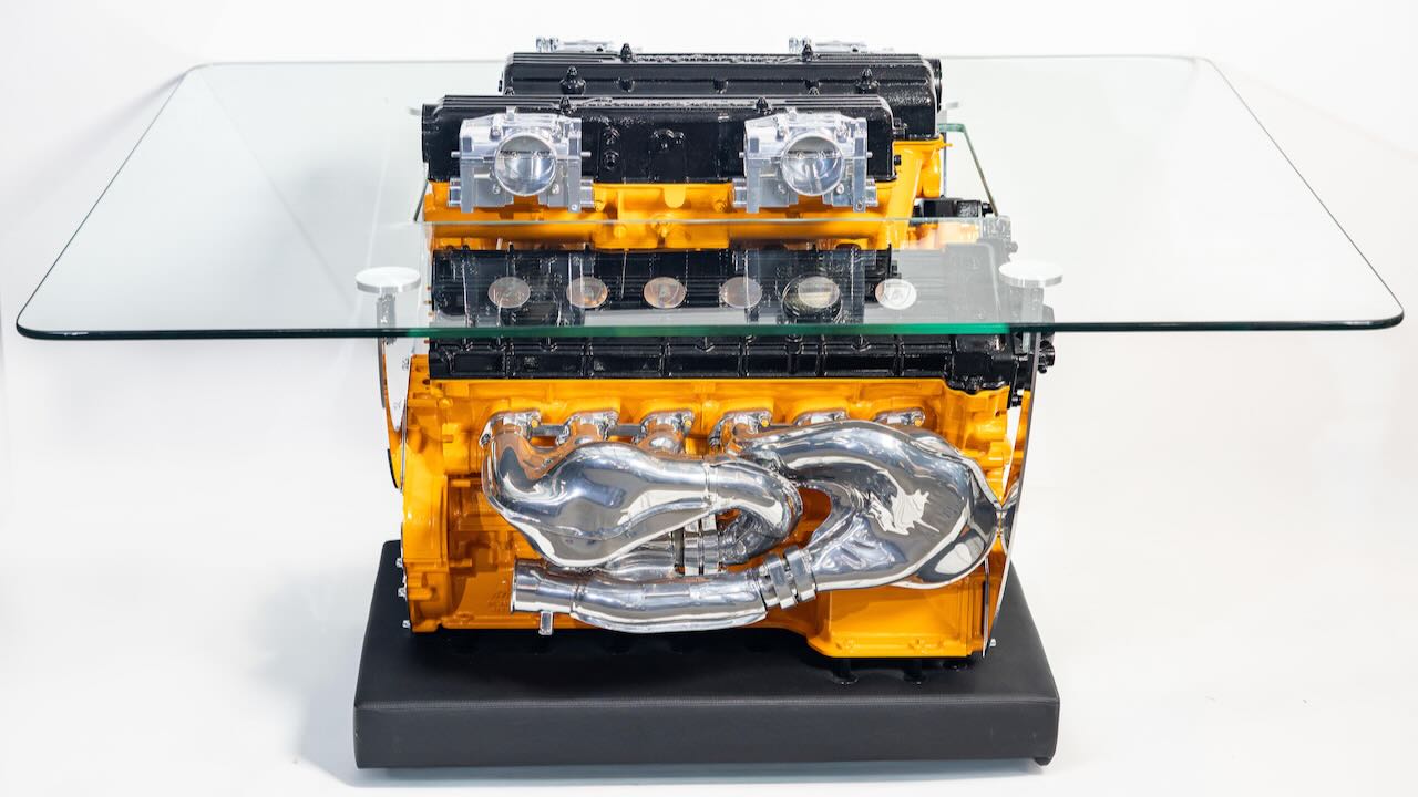 Soha nem fogja látni ezt az asztalt Ikea -ban, amelyet a Lamborghini V12 motorjával készítettek