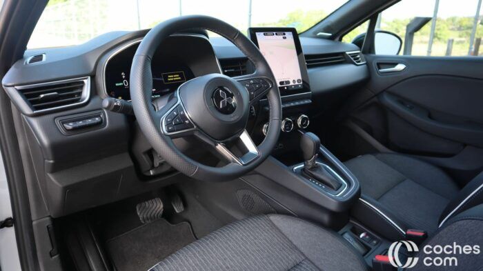 Mitsubishi Colt HEV belső teszt 21 700x393