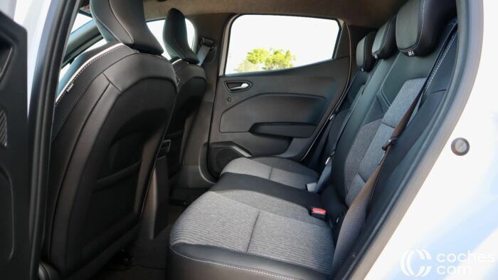 Mitsubishi Colt HEV belső teszt 18 700x393