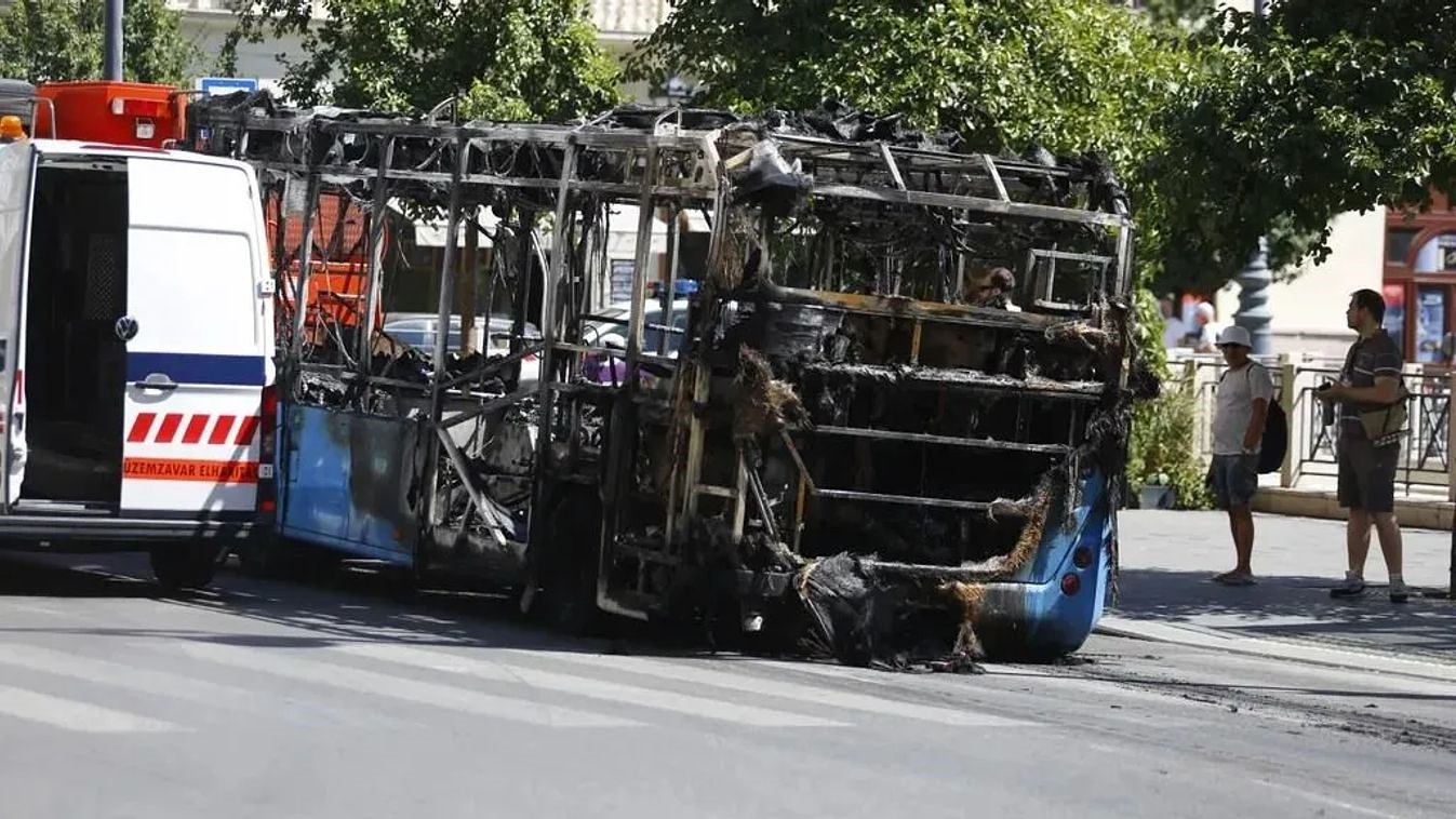 A Fides Budapest vezetője felszólítja az ellenzéket a buszok égéséért