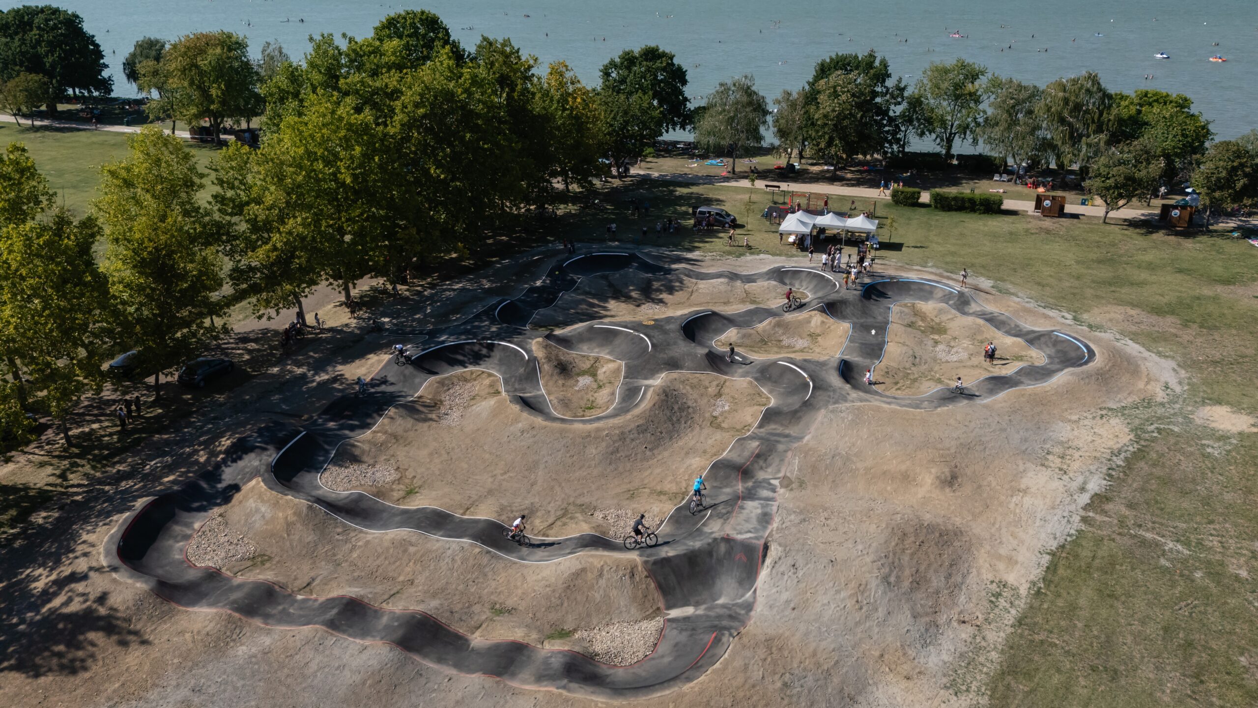 A Zamárdi rekordtörő kerékpárszivattyú-pályát mutat be minden képzettségi szintre