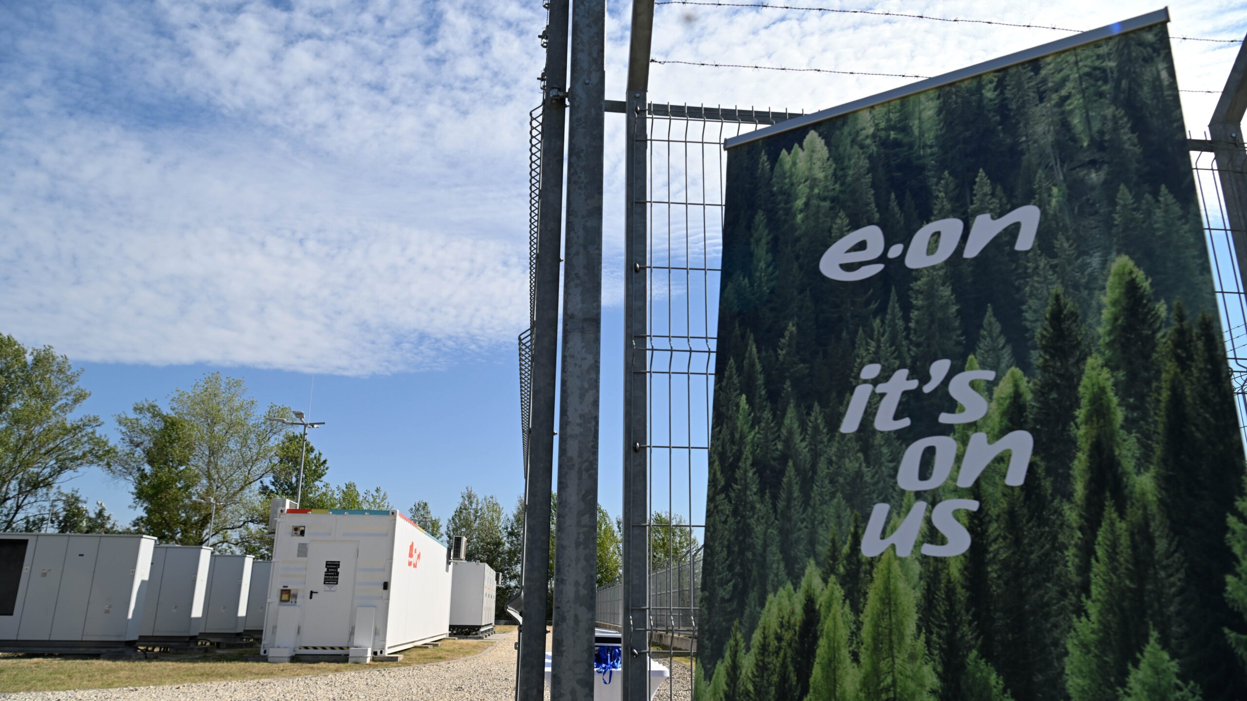 A napenergia -mérföldkő új tárolási beruházásokat ösztönöz Magyarországon