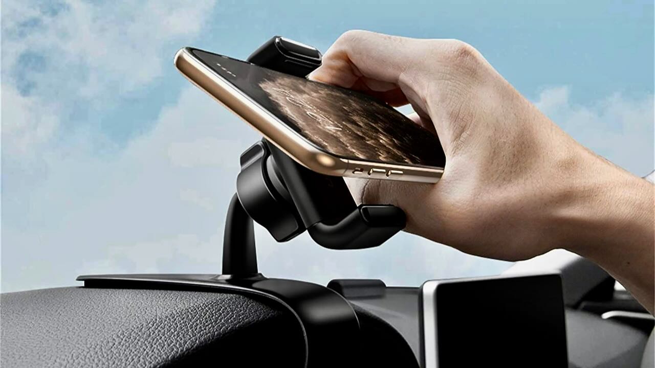 A tinédzserek több mint 20 % -os vezetési időt töltenek a mobiltelefonon