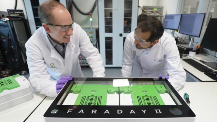 Supeielectrics Faraday II 1 700x394