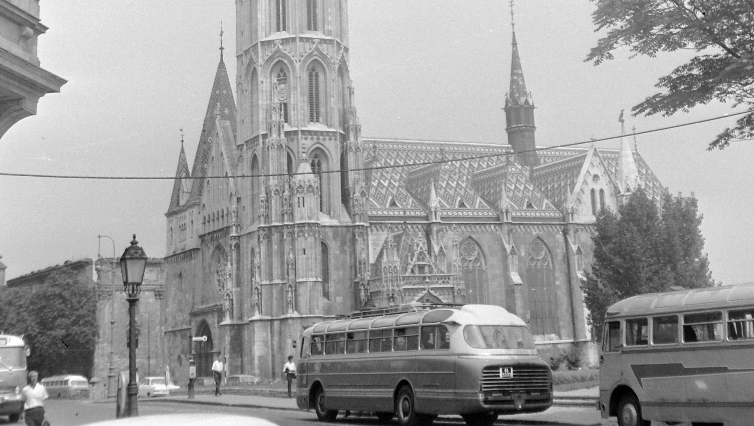 Hit felügyelet alatt: Apák Liska és Tóth élete a kommunista Magyarországon