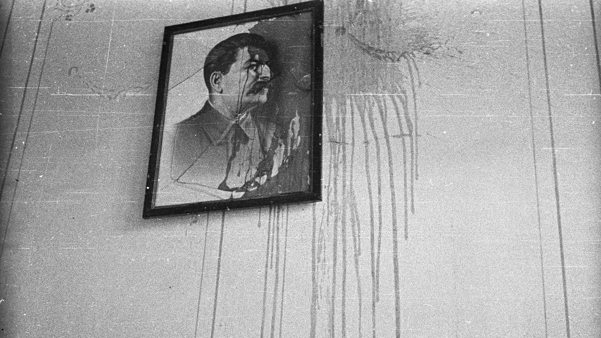 - Ne feledje. Augusztus 23. ”A nemzetközi közoktatási kampány tiszteletben tartja a totalitárius rendszerek áldozatait