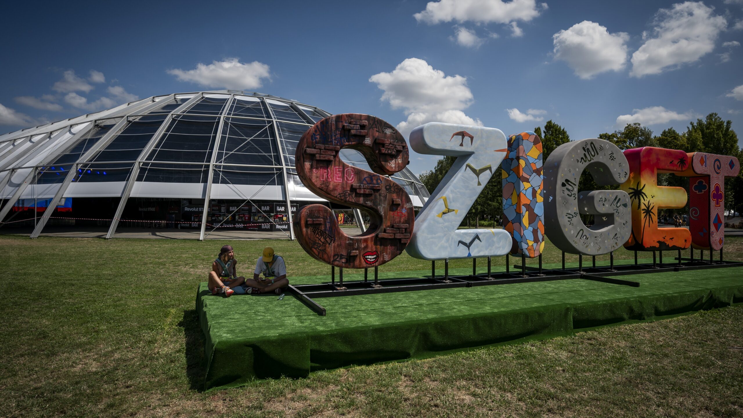 Több magyar, erős nemzetközi részvételi arány várható az idei Szigetnél