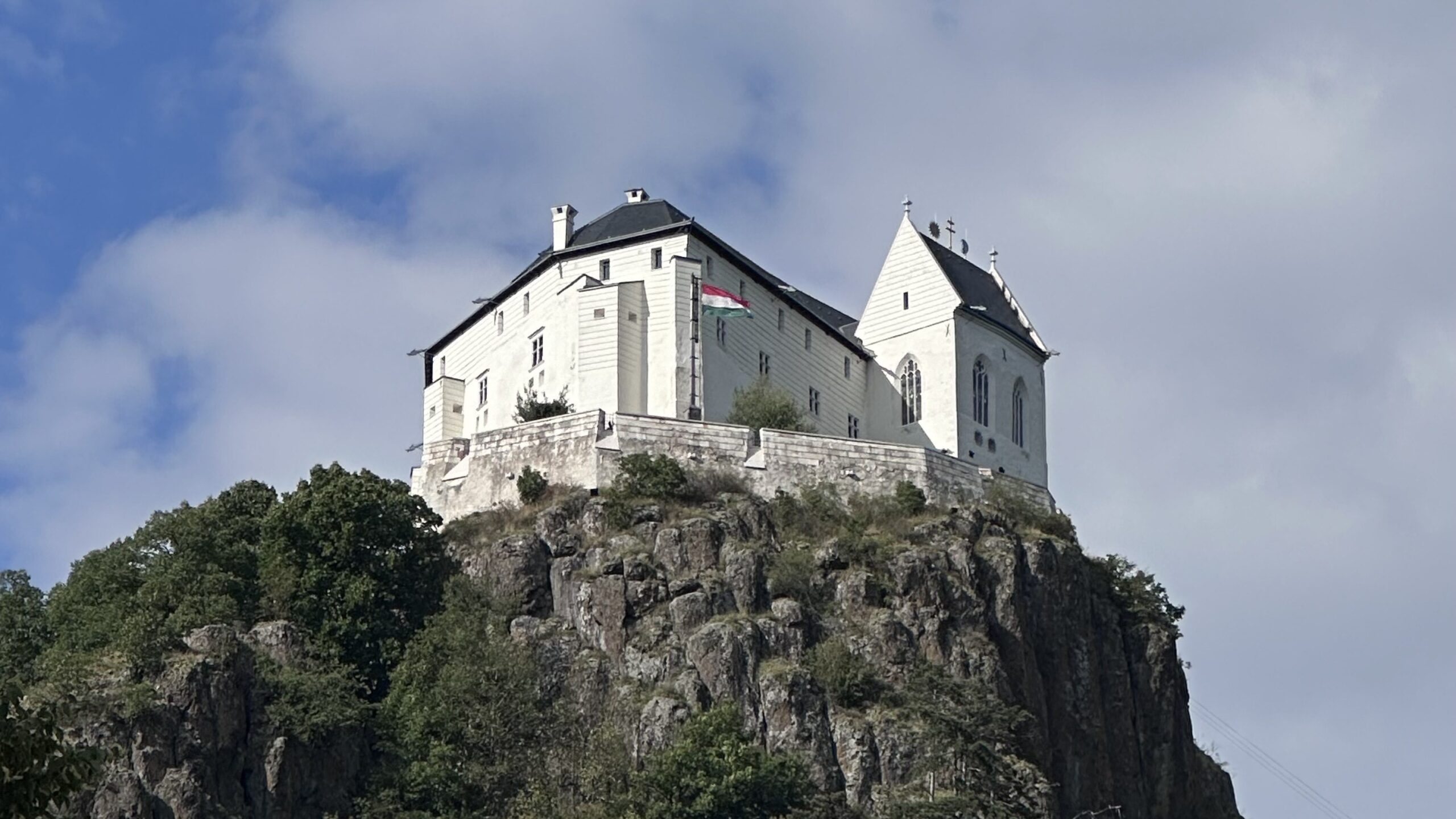 A Szent Korona szentélye: A Fésér -kastély Mohács után