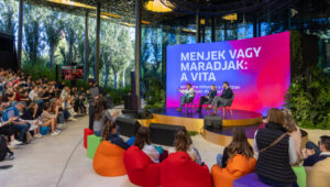 Globálisan versenyeznek, helyben gyökerezik: Az oktatás jövője az agyi bárban megvitatva