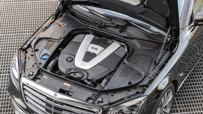 Mercedes Motor V12 3 700x394