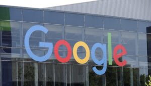 A Google visszaállítja a YouTube-fiókokat, hivatkozva a Biden-korszak politikai nyomására