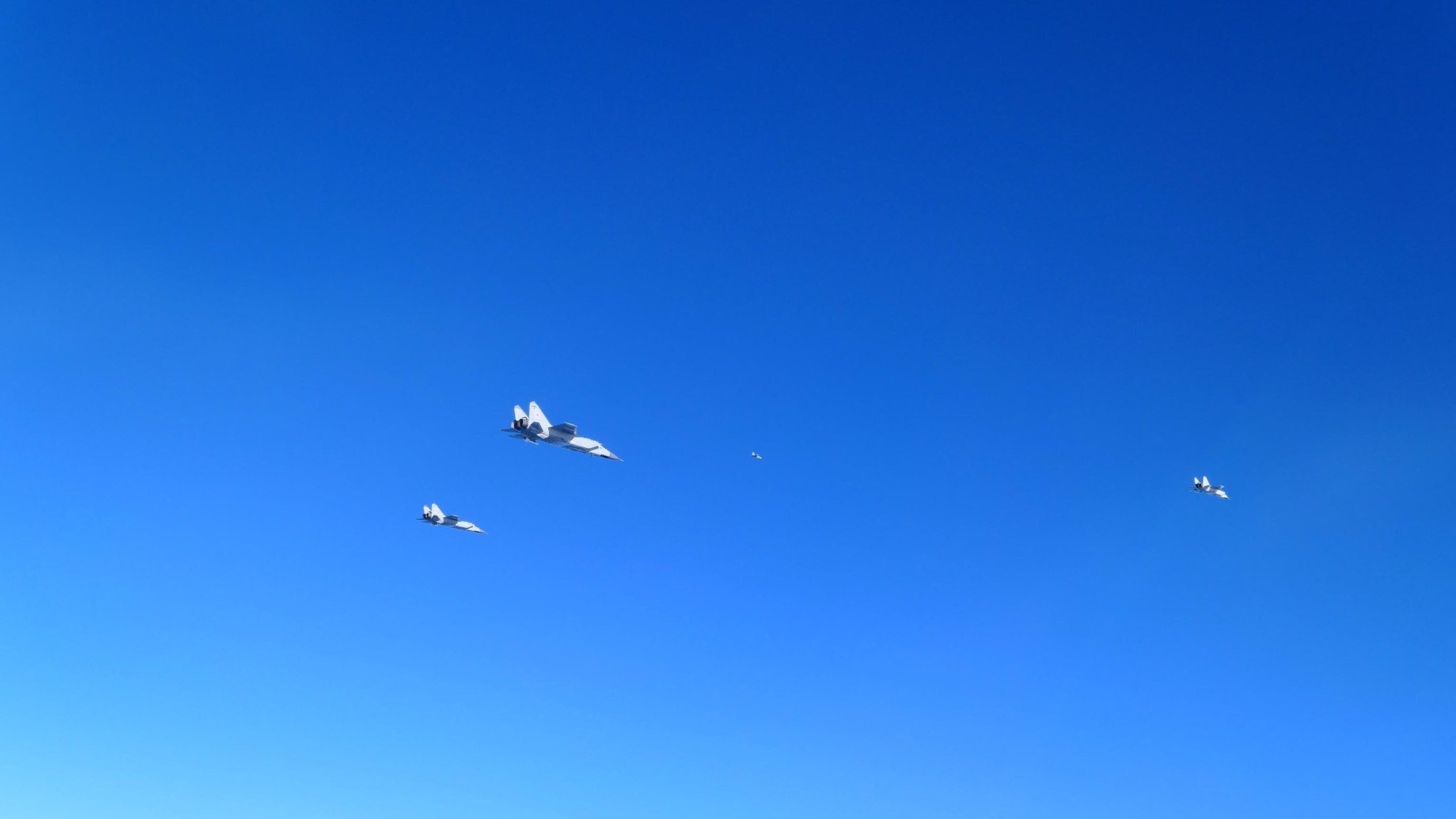 A magyar gripens az orosz fúvókák fölé csapódik Lettország közelében