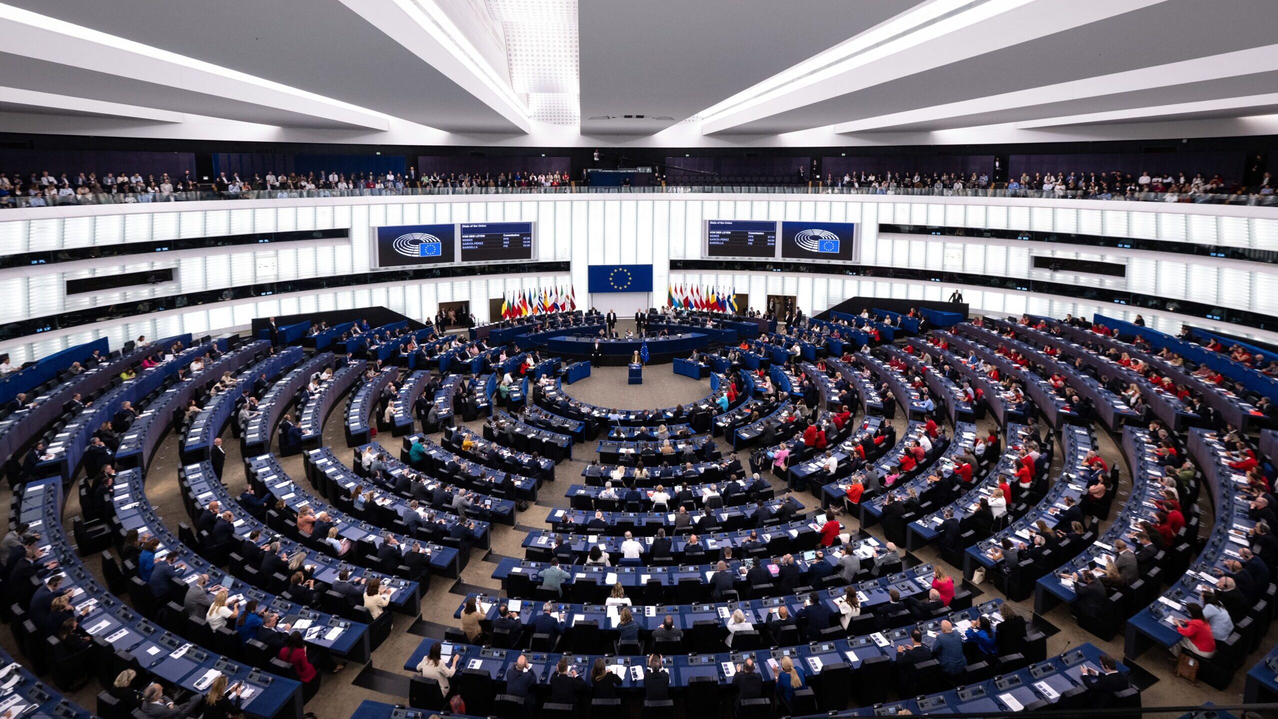 Az Európai Parlament baloldaliak blokkolják a csendet Charlie Kirk számára