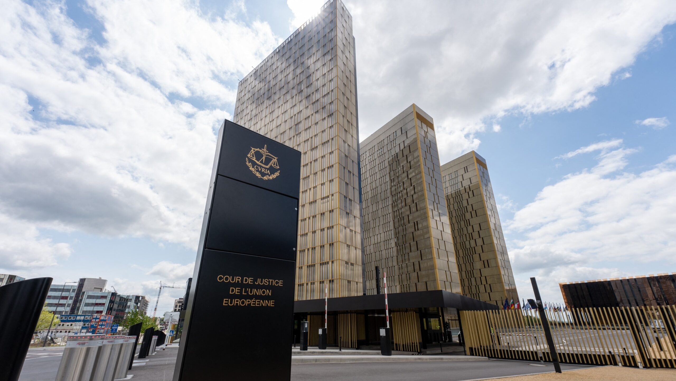 Igazságügyi aktivizmus a CJEU -nál: A polgári státustól a transznemű ideológiáig