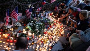 Magyarország gyászolja Charlie Kirk -t, amikor több száz gyűl össze az amerikai nagykövetségre