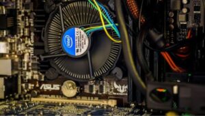 Sokkoló csalódás: egy apa 1 200 euróért vett gamer PC-t a fiának – csak később derült ki, hogy a hardver több mint 10 éves