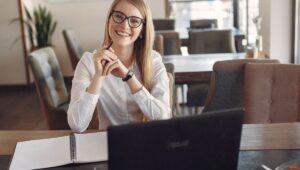 Négy év kutatás után egyértelmű: a távmunka boldogabbá tesz
