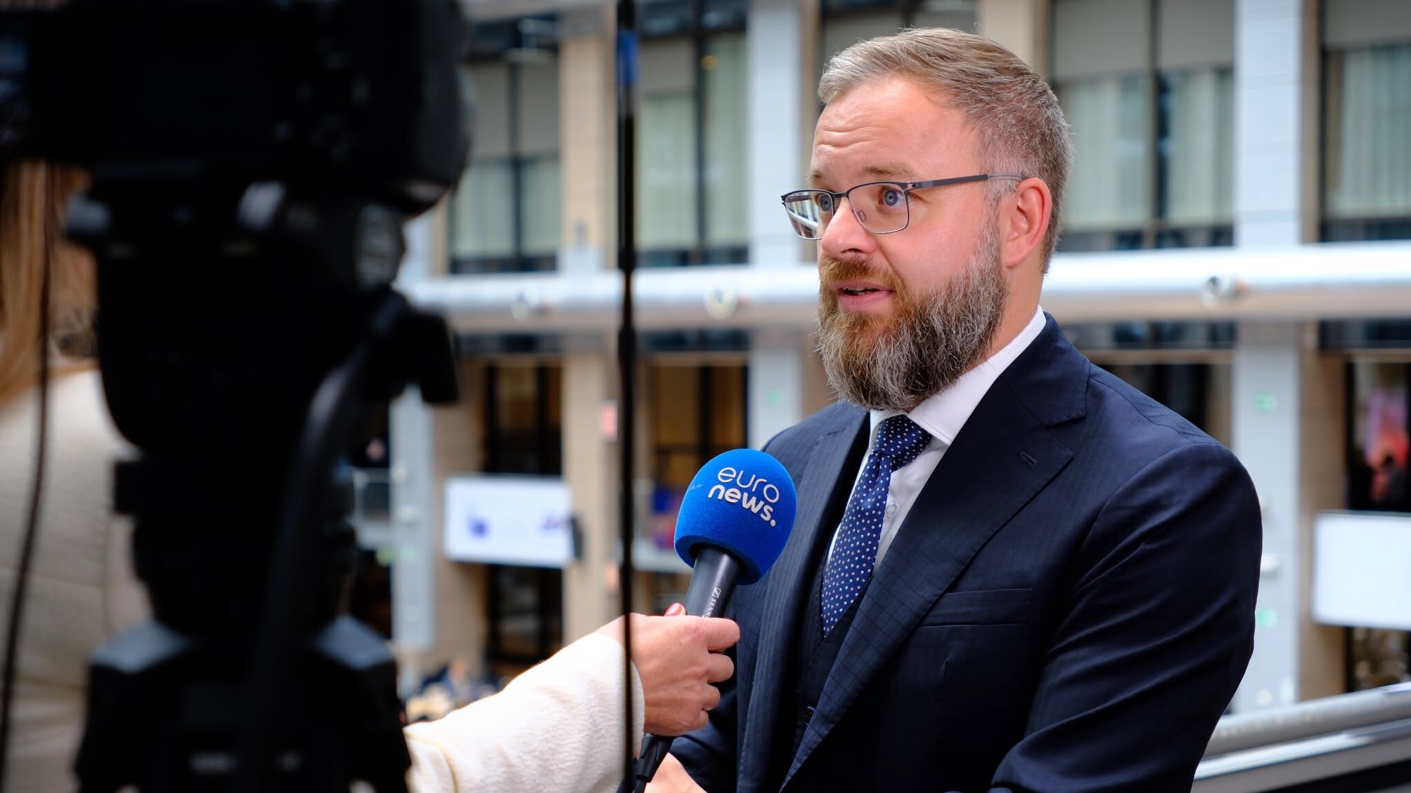 Nigel Farage, Balags Orbán megvitatja Magyarország migrációs politikáját a GB News -on