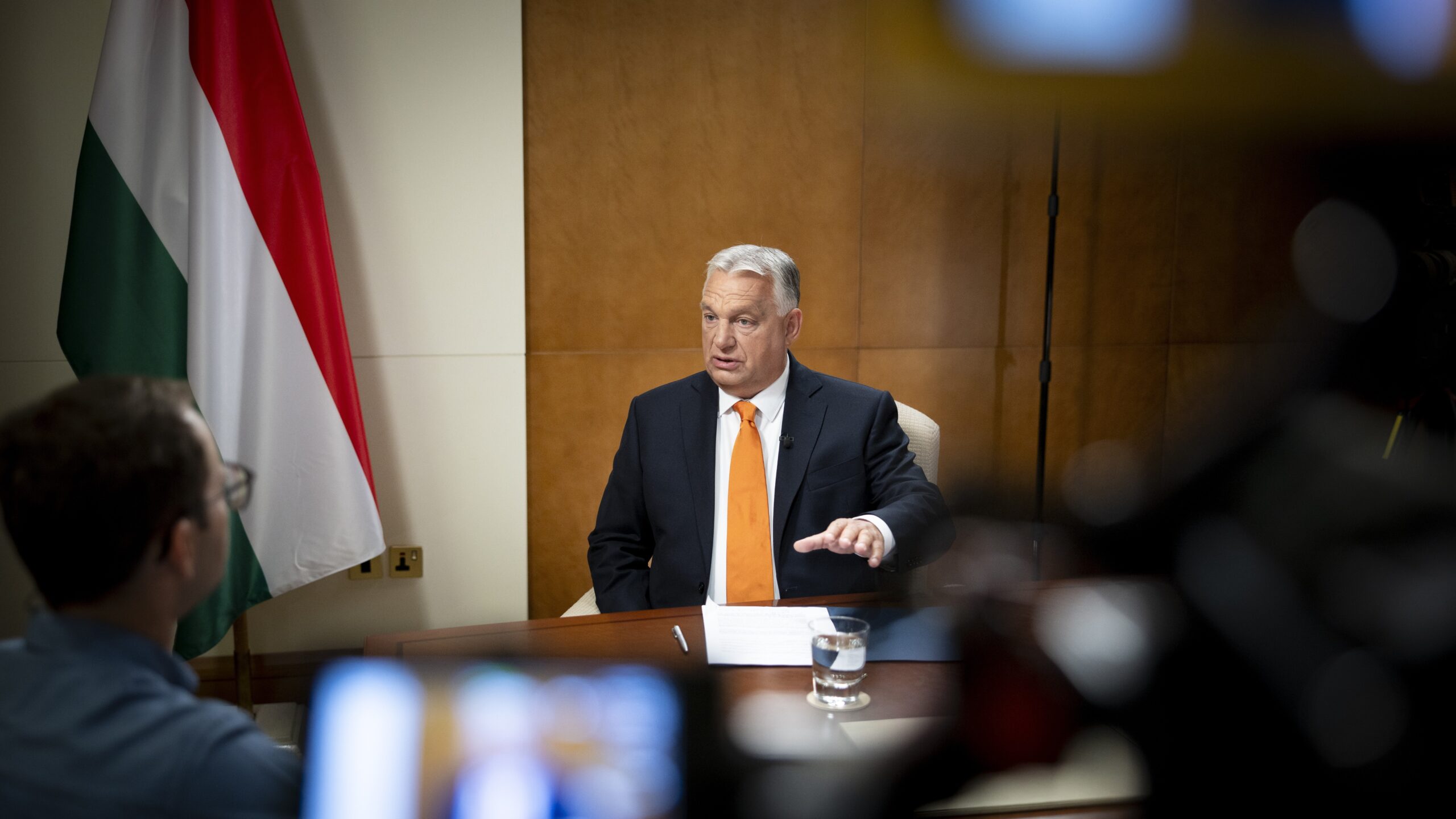 Orbán Abu Dhabi -ban: Magyarország az Egyesült Arab Emírségek partnerségét keresi, kritizálja az EU politikáját