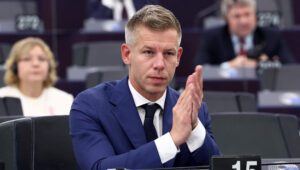 Orbán miniszterelnök, Slams EP a PÉTER Magyar, Ilaria Salis mentességének fenntartásáért