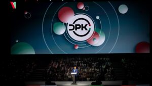 Orbán miniszterelnök beszél az alapító digitális civil körök ülésén