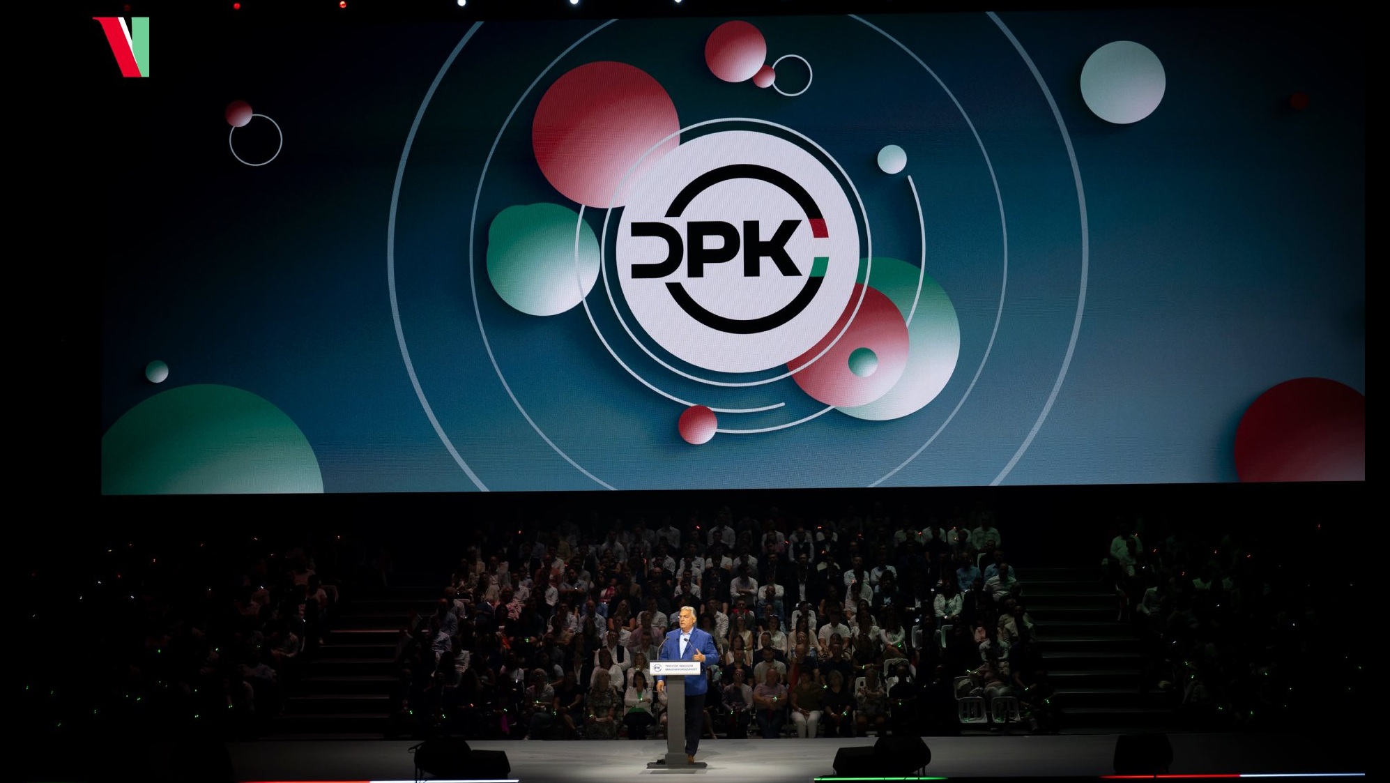 Orbán miniszterelnök beszél az alapító digitális civil körök ülésén
