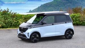 A Nissan célja az autonómia növelése ezzel a napelemes napellenzővel