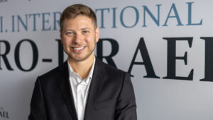 „Az izraeliek többsége abban reménykedik, hogy Orbán miniszterelnök jövőre is nyer” – Interjú Yair Netanjahuval