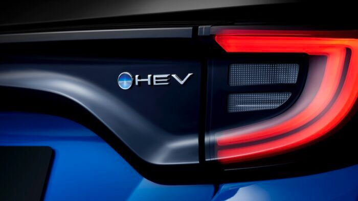 Toyota Yaris Hybrid 130 7 700x394