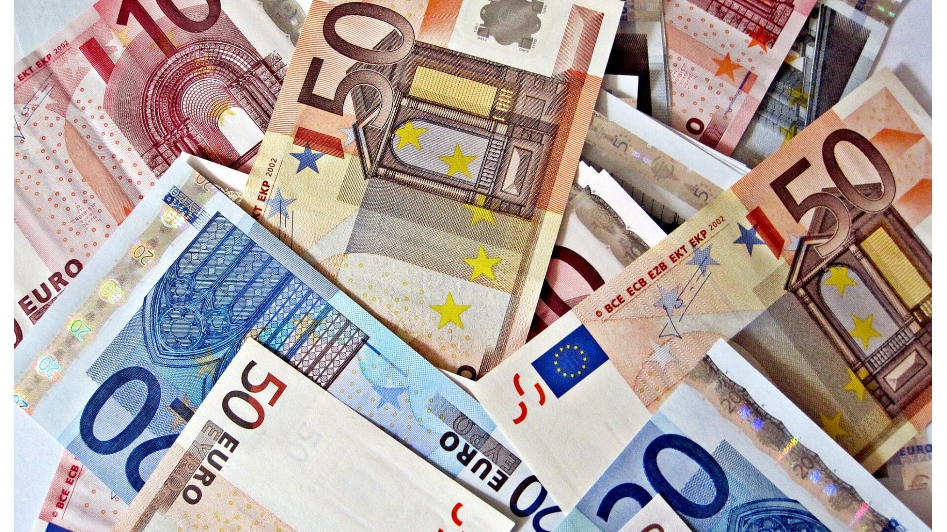 Az EU hulladékát a magyar adófizetők finanszírozzák – 6 milliárd eurót tévedtek el az Európai Számvevőszék megállapításai szerint