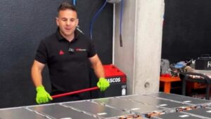 Egy szerelő leleplezi az elektromos akkumulátorokat: minden idők legnagyobb átverése?