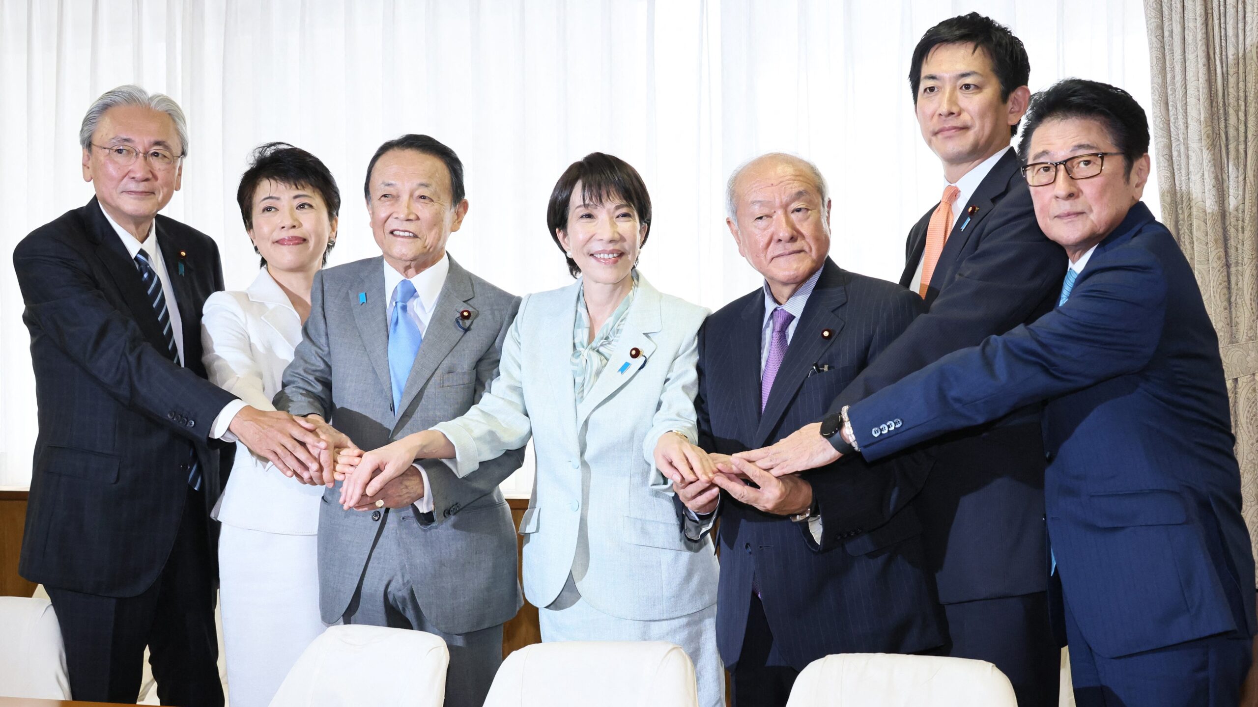 Mit jelent Japán új miniszterelnöke Magyarországon