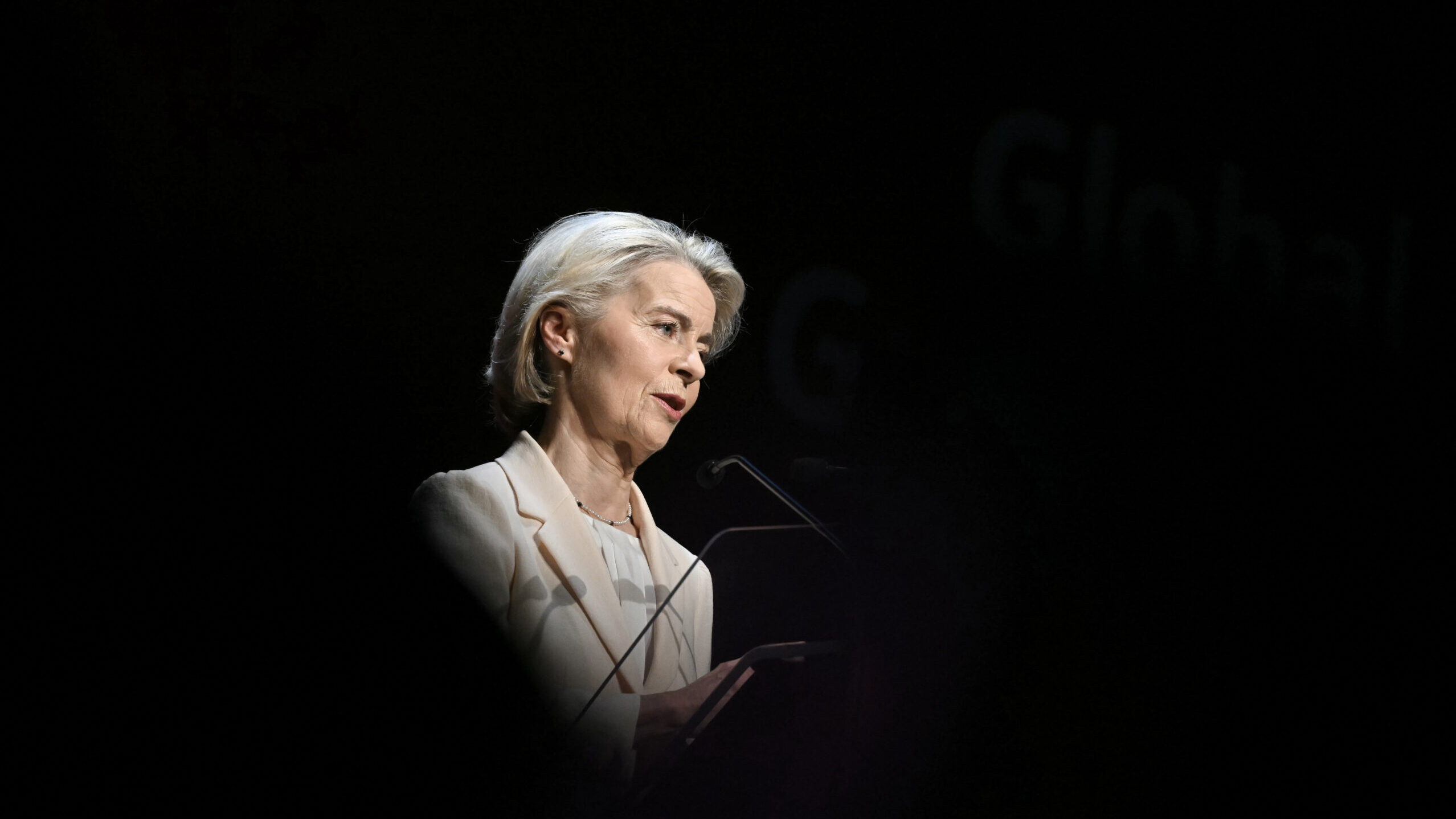 Von der Leyen túléli a többszörös bizalom nélküli szavazatot