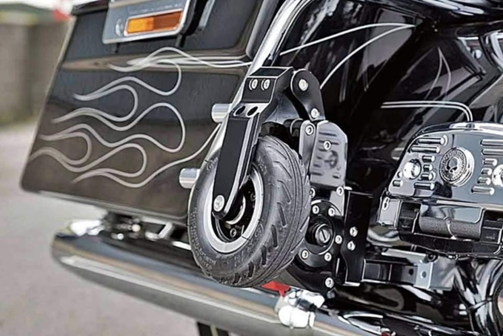 Trijya visszahúzható kerekek működés közben