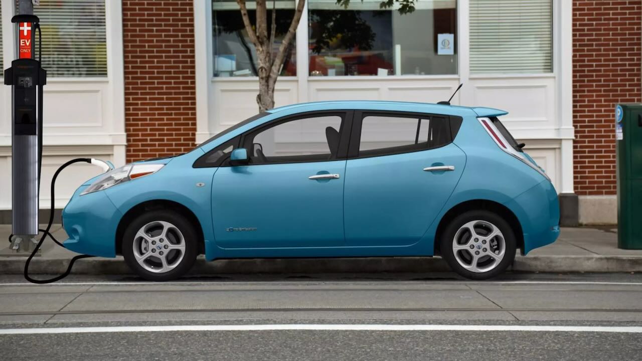 Még a tudósok is azt mondják: az utcai lámpákat töltőpontokká kell alakítani