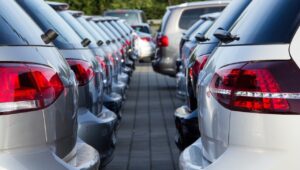 Egyre drágább egy autó: mindössze öt év alatt 27%-kal több