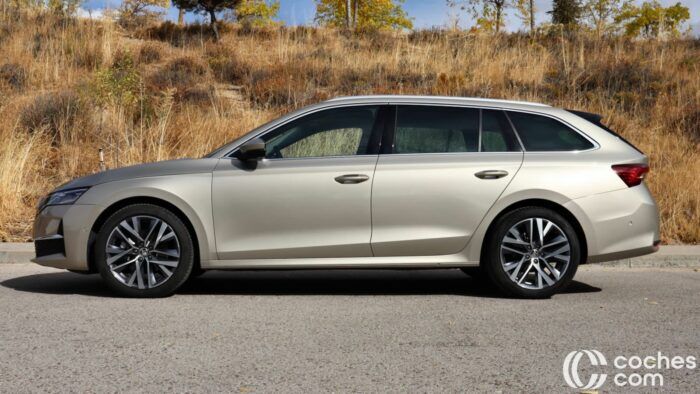 Skoda Octavia Combi MHEV Design Test 3 700x394