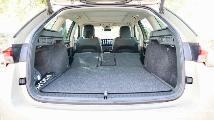 Skoda Octavia Combi MHEV Design Trunk Test 8 700x393