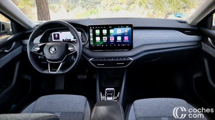 Skoda Octavia Combi MHEV Design belső teszt 23 700x393